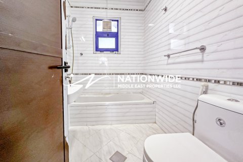 5 bedrooms Villa in Abu Dhabi, UAE No. 134409 11