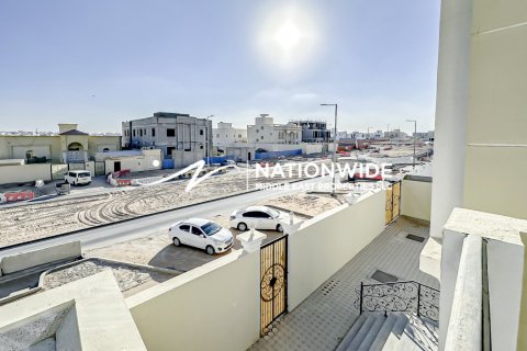 5 bedrooms Villa in Abu Dhabi, UAE No. 134409 16