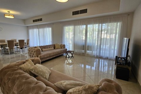 4 bedrooms Townhouse in Ras Al Khaimah, UAE No. 184233 6