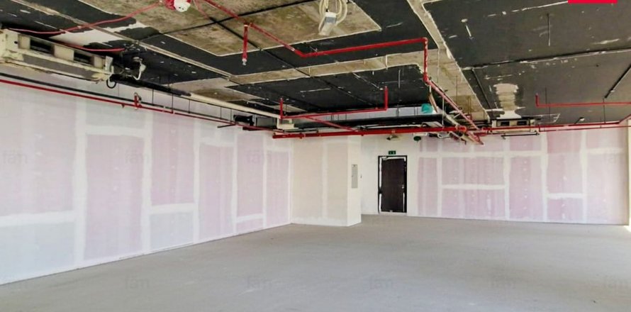 157.1m² Office in Dubai, UAE No. 215963