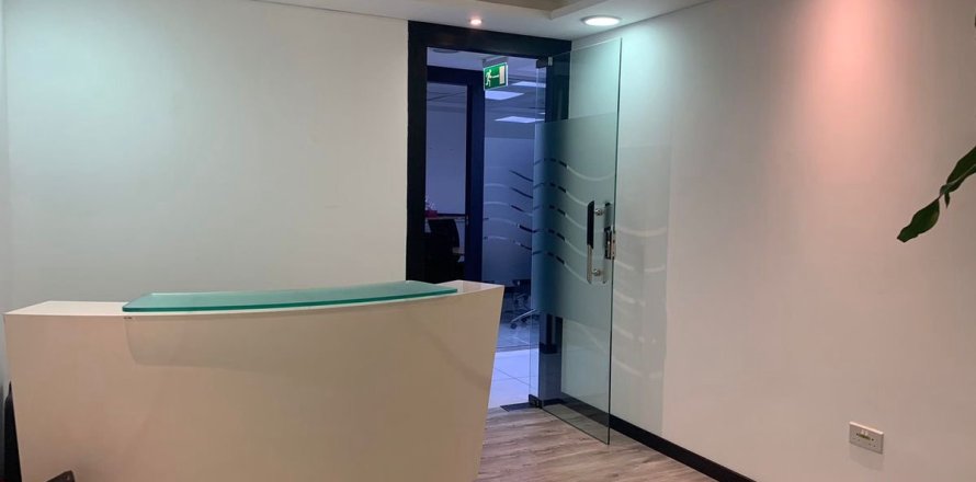 106.1m² Office in Dubai, UAE No. 216405