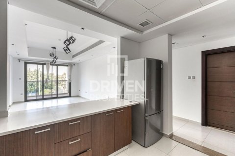 Apartment de 2 dormitorios en Umm Al Sheif, UAE No. 202555 12
