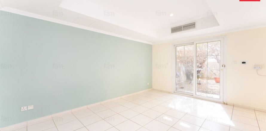 Villa de 2 dormitorios en Dubai, UAE No. 135912