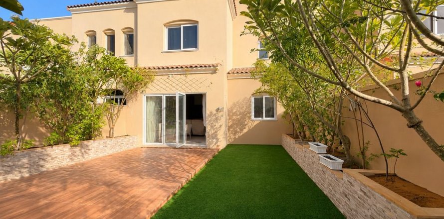 Townhouse de 2 dormitorios en Dubai, UAE No. 205030