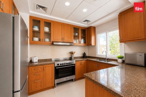 Townhouse de 2 dormitorios en Dubai, UAE No. 205030 4