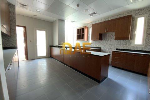 Вилла с 6 спальнями в Марина, ОАЭ №3740 12