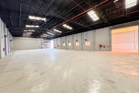 1858m² Warehouse in Al Quoz, UAE No. 38889 5