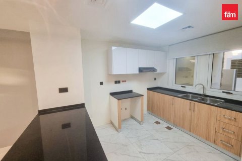 2 bedrooms Townhouse in Dubai, UAE No. 213191 6