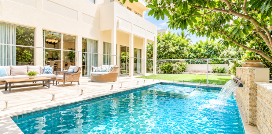 4 bedrooms Villa in Dubai, UAE No. 217180