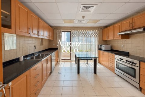 Apartment de 2 dormitorios en Jumeirah Lake Towers, UAE No. 222043 5