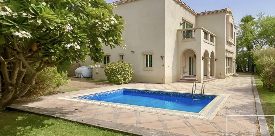 Villa de 4 chambres à Jumeirah Islands, UAE No. 203758