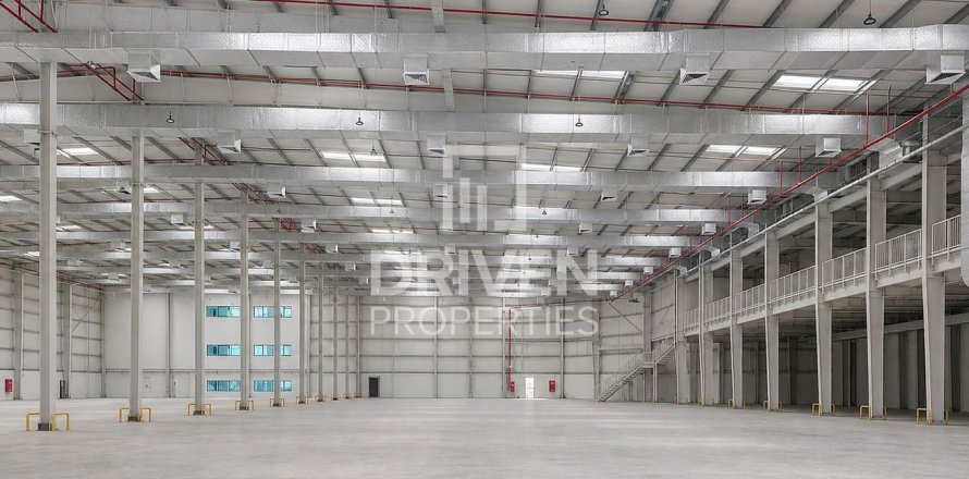 3065.8m² Warehouse in Dubai Investment Park, UAE No. 226397