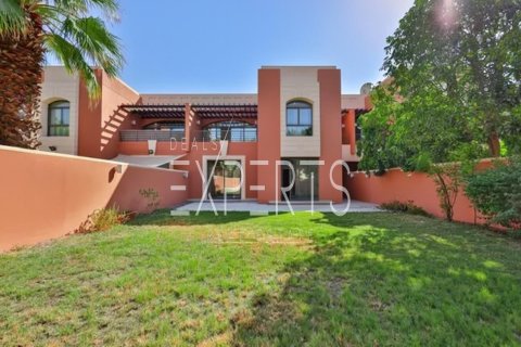 Villa de 5 dormitorios en Abu Dhabi, UAE No. 224211