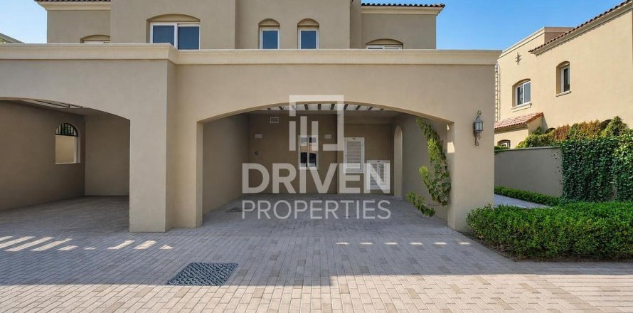 Villa de 3 dormitorios en Bella Casa, UAE No. 223177