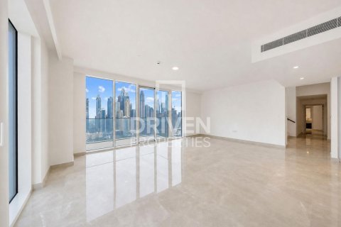 Penthouse de 4 dormitorios en EMAAR Beachfront, UAE No. 223306 5