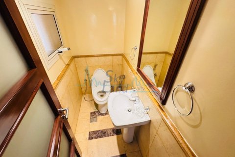 Villa de 4 dormitorios en Umm Suqeim, UAE No. 125625 23