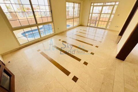 Villa de 4 dormitorios en Umm Suqeim, UAE No. 125625 6