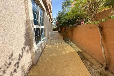 Villa de 4 dormitorios en Umm Suqeim, UAE No. 125625 21