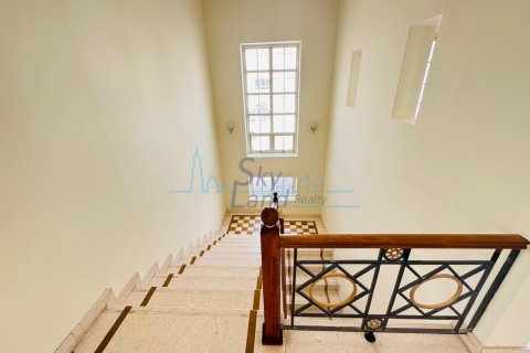 Villa de 4 dormitorios en Umm Suqeim, UAE No. 125625 13