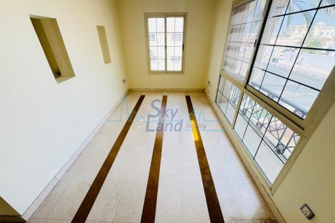 Villa de 4 dormitorios en Umm Suqeim, UAE No. 125625 8