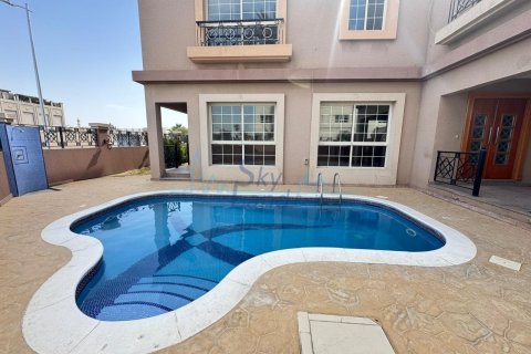 Villa de 4 dormitorios en Umm Suqeim, UAE No. 125625 31