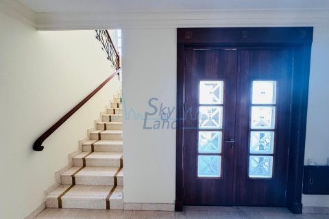Villa de 4 dormitorios en Umm Suqeim, UAE No. 125625 26