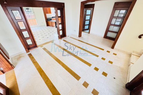 Villa de 4 dormitorios en Umm Suqeim, UAE No. 125625 9