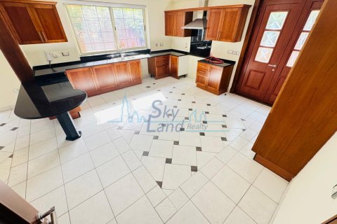 Villa de 4 dormitorios en Umm Suqeim, UAE No. 125625 29