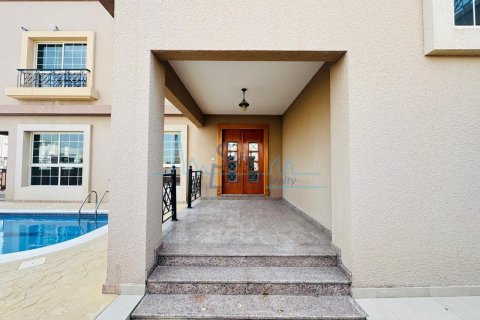 Villa de 4 dormitorios en Umm Suqeim, UAE No. 125625 20
