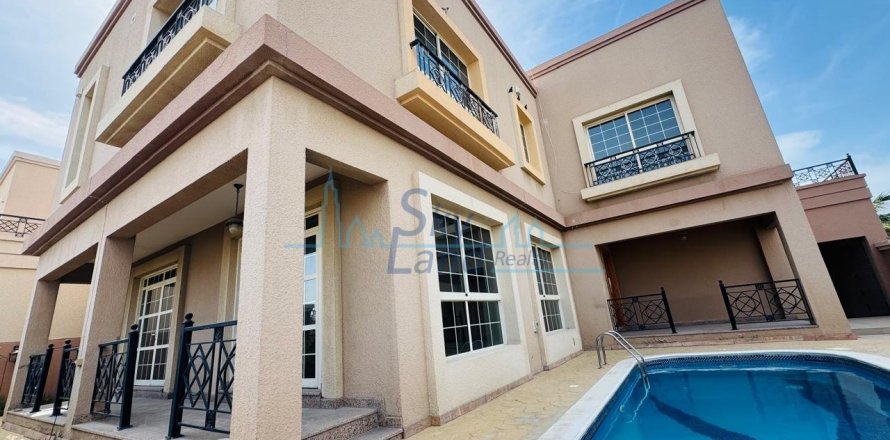 Villa de 4 dormitorios en Umm Suqeim, UAE No. 125625
