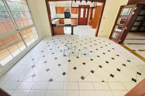 Villa de 4 dormitorios en Umm Suqeim, UAE No. 125625 5