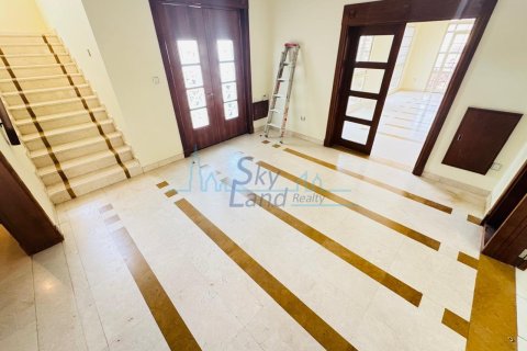 Villa de 4 dormitorios en Umm Suqeim, UAE No. 125625 22