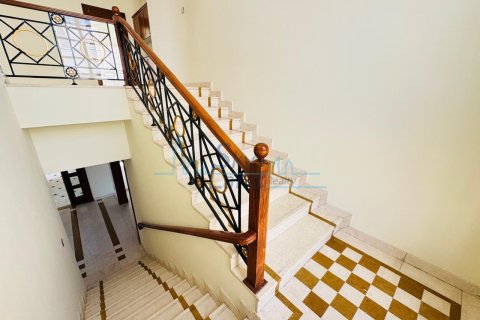 Villa de 4 dormitorios en Umm Suqeim, UAE No. 125625 18