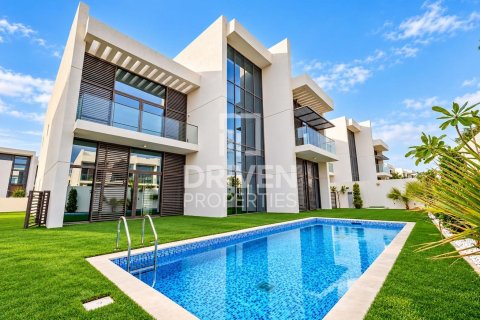 Villa de 5 dormitorios en District One, UAE No. 226236