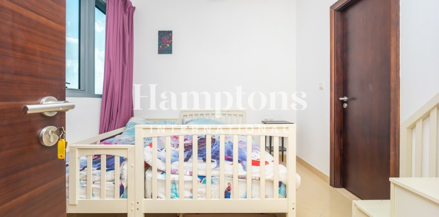 Apartment de 2 dormitorios en The Views 1, UAE No. 222329