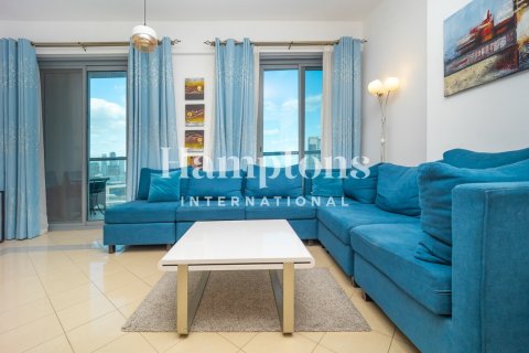 Apartment de 2 dormitorios en The Views 1, UAE No. 222329 8
