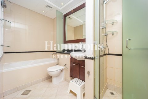 Apartment de 2 dormitorios en The Views 1, UAE No. 222329 11