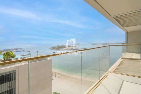 Appartement de 2 chambres à EMAAR Beachfront, UAE No. 130114 3