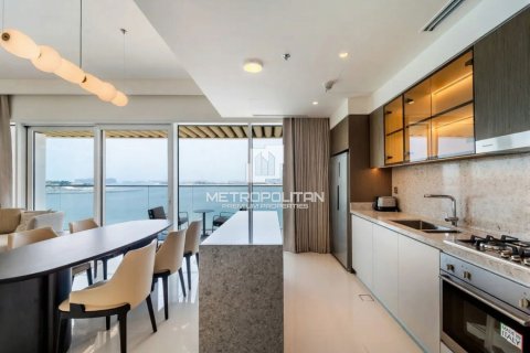 Appartement de 2 chambres à EMAAR Beachfront, UAE No. 130114 6
