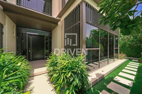 Villa de 4 dormitorios en Golf Place, UAE No. 212024