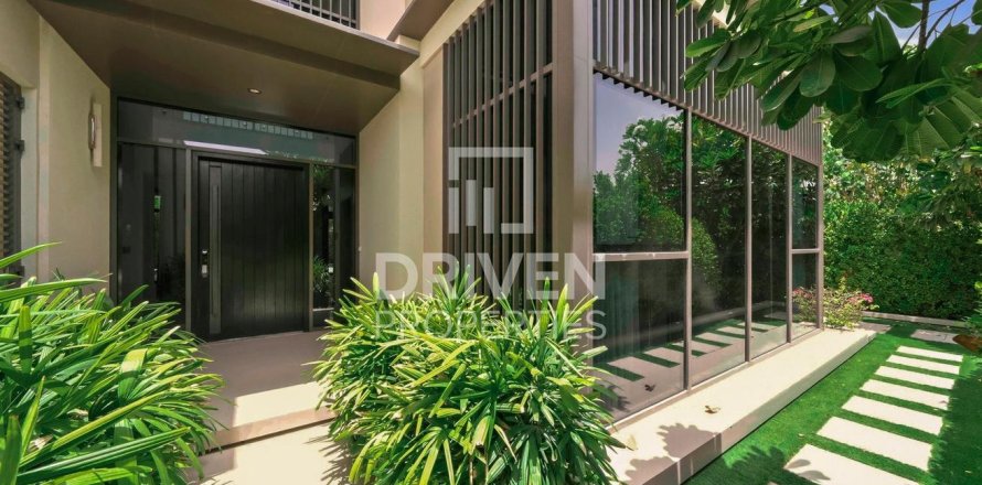 Villa de 4 dormitorios en Golf Place, UAE No. 212024