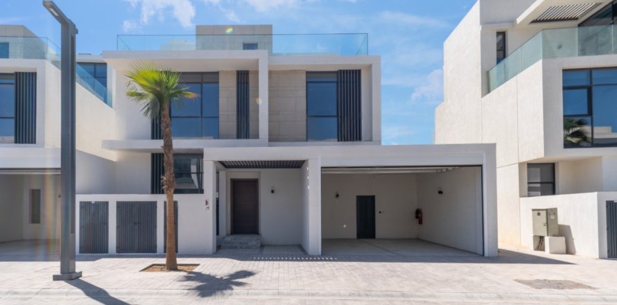 Villa de 5 dormitorios en Ras Al Khaimah, UAE No. 147101
