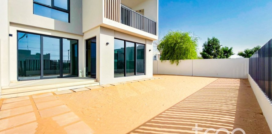 4 bedrooms Townhouse in Dubai, UAE No. 220796