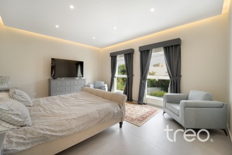 4 bedrooms Villa in Meadows 1, UAE No. 220753 14