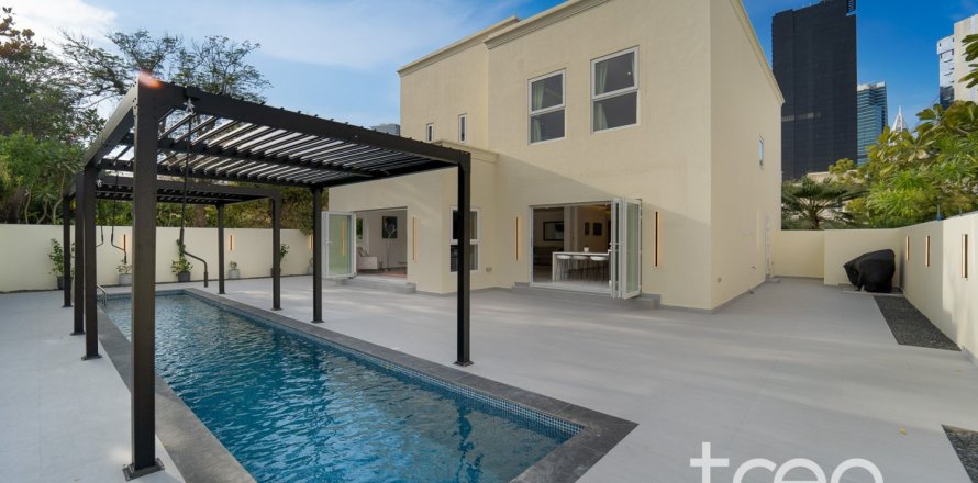 4 bedrooms Villa in Meadows 1, UAE No. 220753