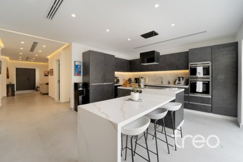 4 bedrooms Villa in Meadows 1, UAE No. 220753 8