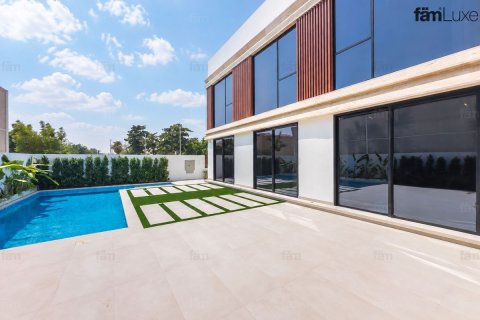 Villa de 4 dormitorios en Dubai, UAE No. 216572