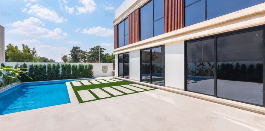 Villa de 4 dormitorios en Dubai, UAE No. 216572