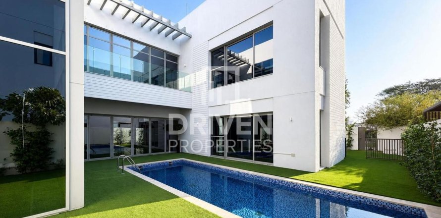 Villa de 5 dormitorios en District One, UAE No. 212127