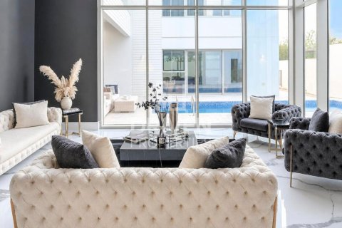 Villa de 5 dormitorios en District One, UAE No. 212127 3